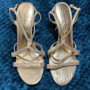 Kelly & Katie gold pump size 8 nice for formal event 3 1/2 inch heel! Nice